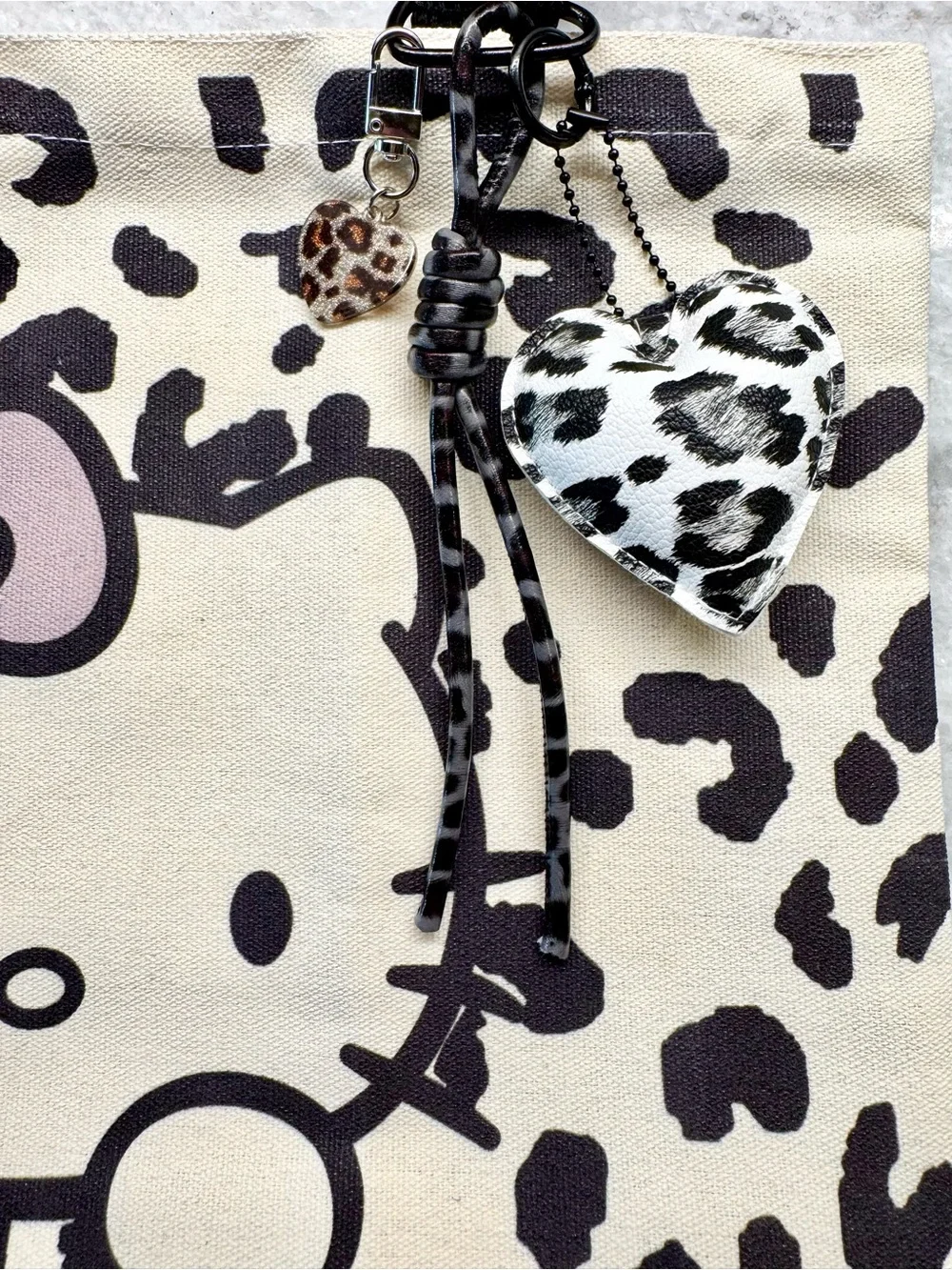 New Hello Kitty Cat Zippered Shopping Bag Purse Tote w/ Heart Charm - 14.5”